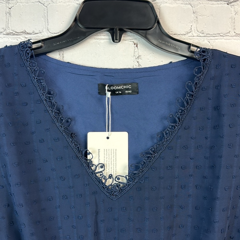BloomChic Elegant Navy Blue V Neck Dot Dress Size Large - Picture 4 of 8